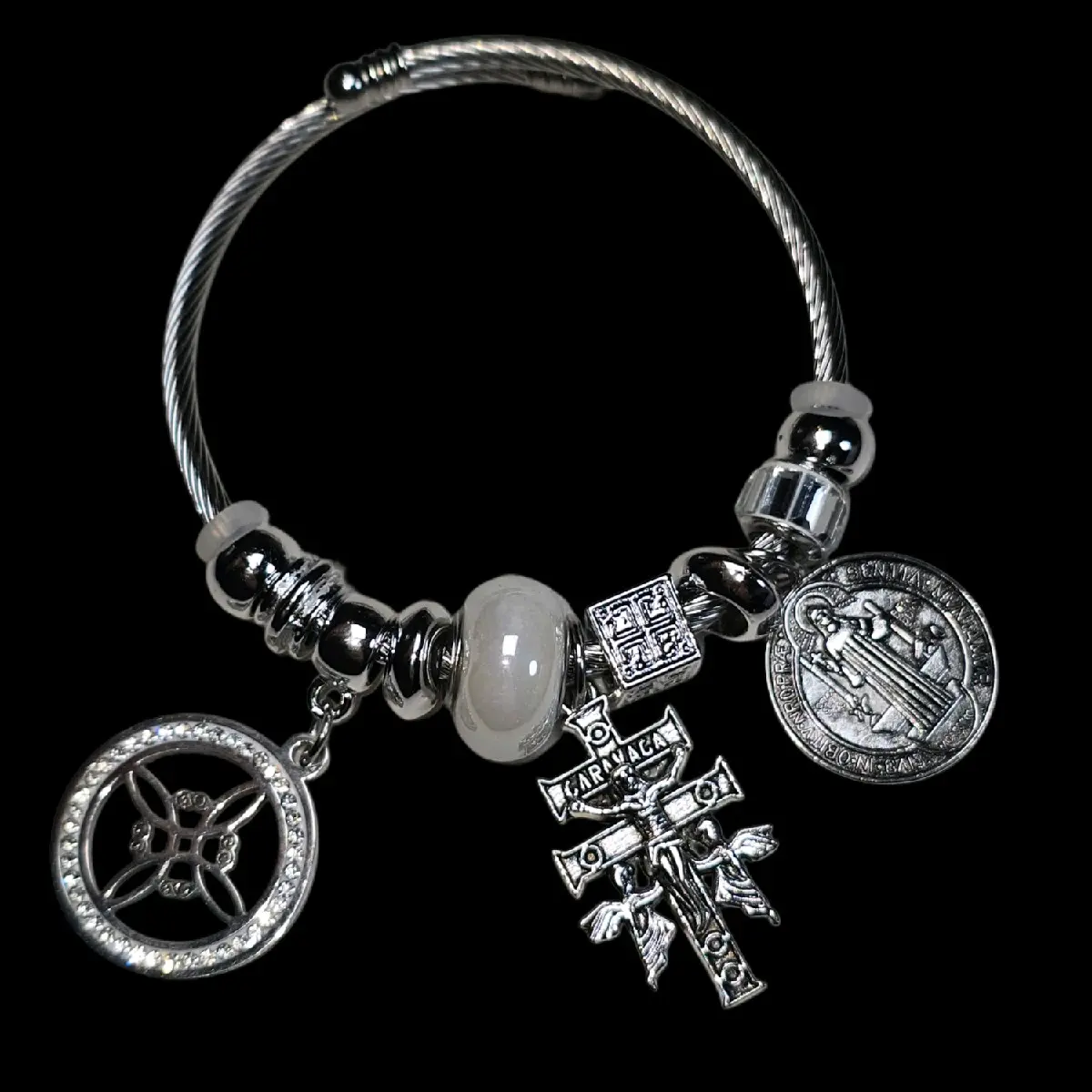 Pearl triple protección, Nudo de bruja, Cruz de Caravaca, San Benito