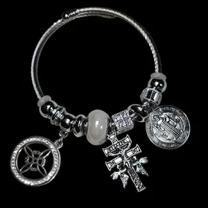 Pearl triple protección, Nudo de bruja, Cruz de Caravaca, San Benito