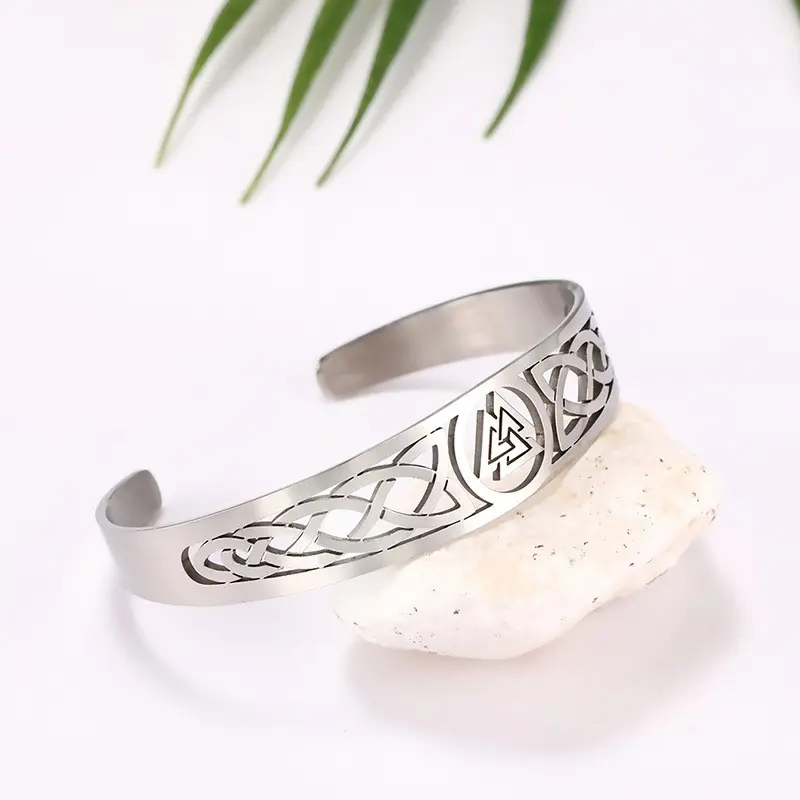 Handcrafted Stainless Steel Single Valknut-Celtic Knot Bracelet, Geometric Viking Personality Cuff Bangle, Metal Alloy Fashion Costume Jewelry Accessory