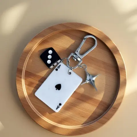 Poker Dice Keychain with Star Pendant, Spade Diamond Club Design, Decorative Clip Keychain for Bags & Cars, Cartoon Number Theme Jewelry Charm
