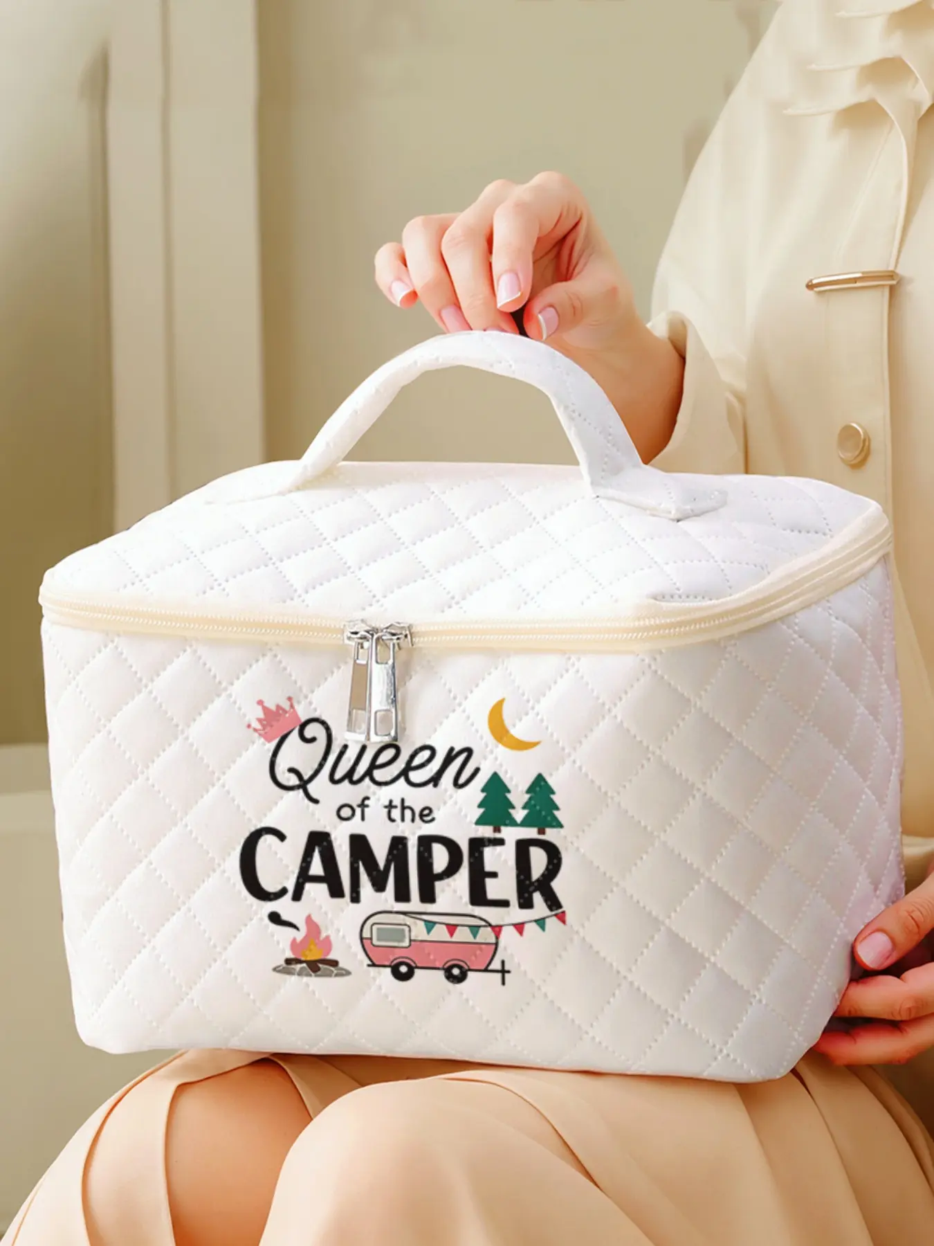 1 piece of camping queen pattern + 'Queen of the CAMPER' 2D printed portable travel makeup, brush and accessory organizer, large capacity travel organizer bag, makeup bag, Travel cosmetic bag