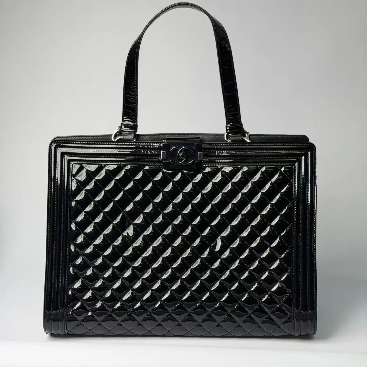 Pre-owned CHANEL x Tote Bags Large Boy Shopping Tote in black patent leather