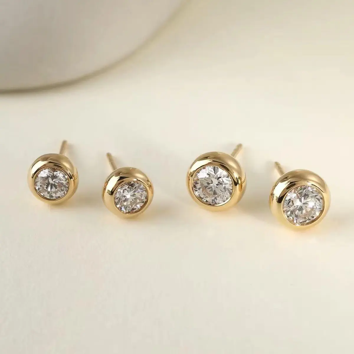 9K classic round lab-grown diamond stud earrings for adults, 0.5 ct × 2, D–E, VS–VVS, birthday gift, pwq05979