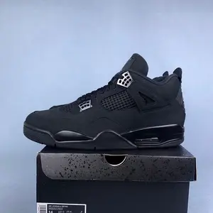 In 2025, Black Cat will reissue its classic and fashionable sports shoes, outdoor running shoes and comfortable basketball shoes