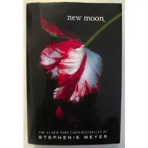 USED Book - New Moon (Twilight Saga, Book 2) by Stephenie Meyer (Hardcover) - english