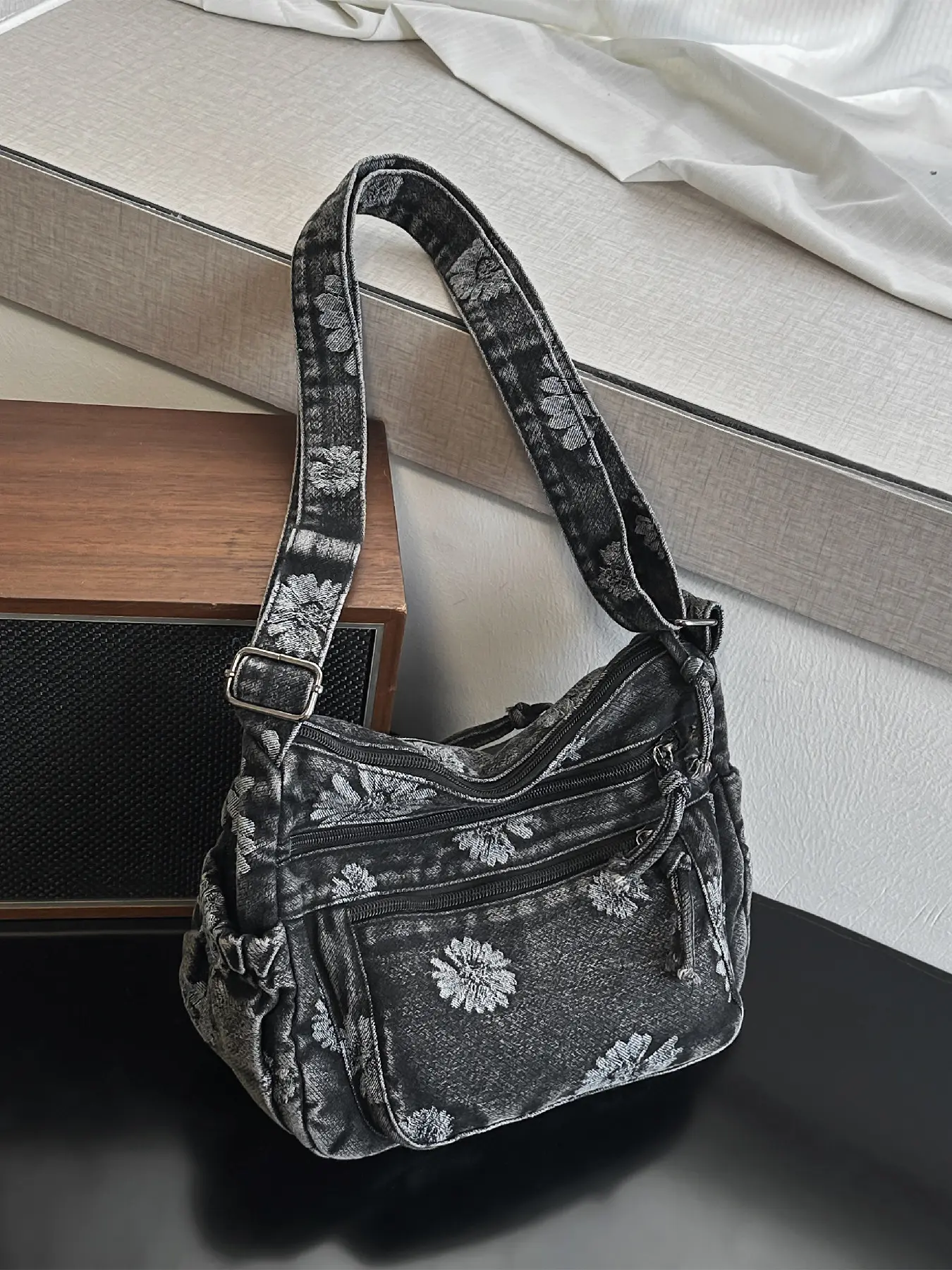 Trendy Fashion Multi-Pocket Smooth Zipper Design Denim Bag, Single Shoulder Crossbody Bag, Stylish and Practical Bag, Perfect for Daily Use