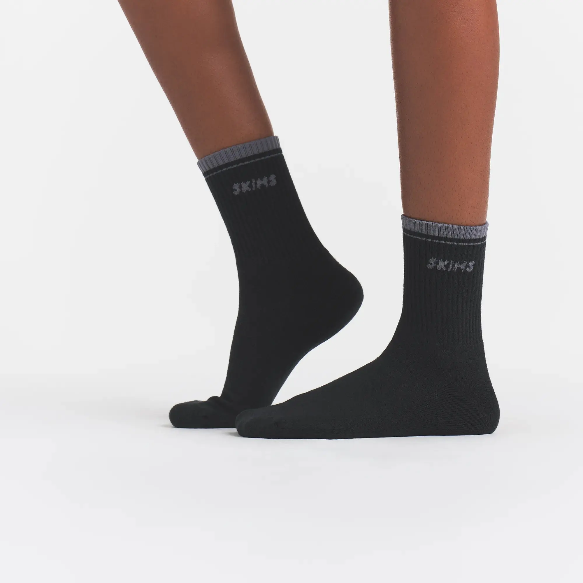 SKIMS SOCKS RIBBED QUARTER CREW LOGO SOCK