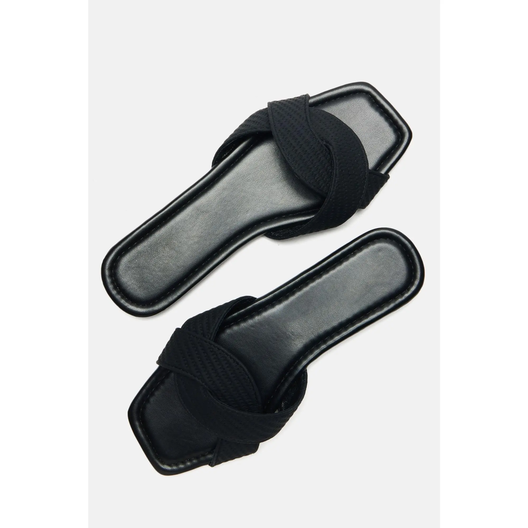 Island Getaway Flat Sandals - Black