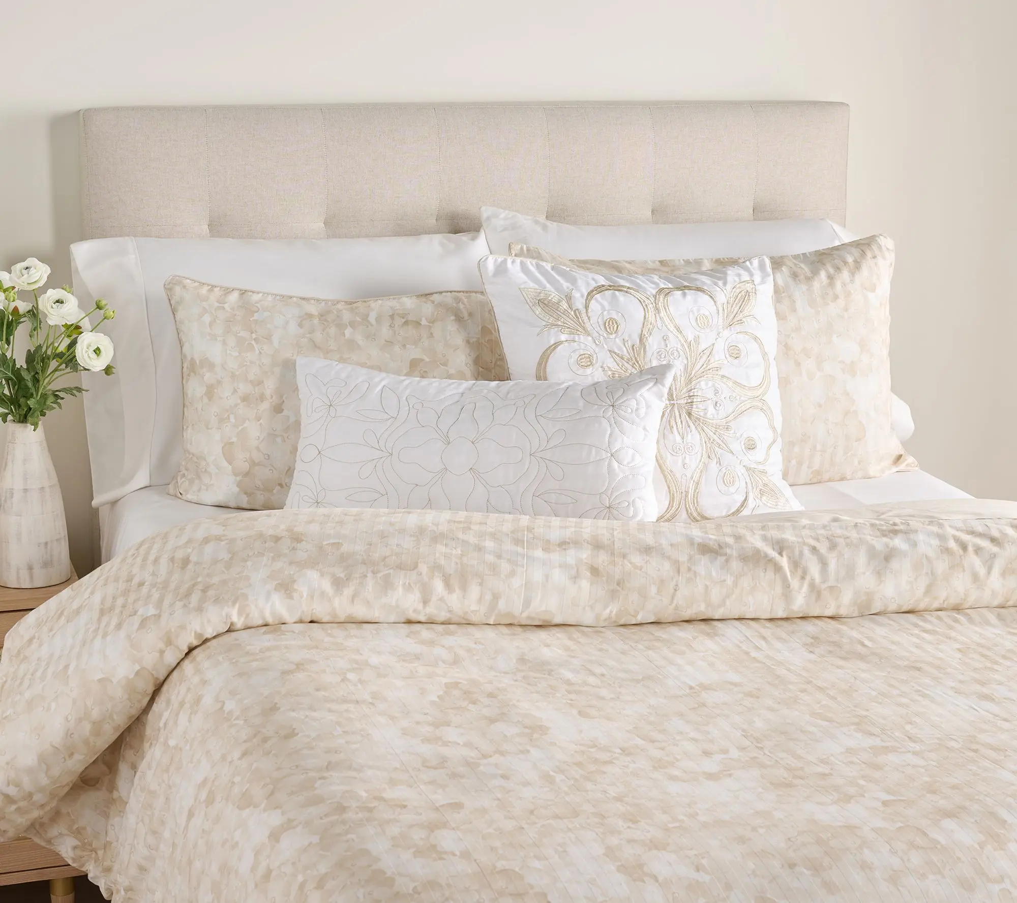 Northern Nights Hydrangea Comforter Set w/ Dec Pillow- Full