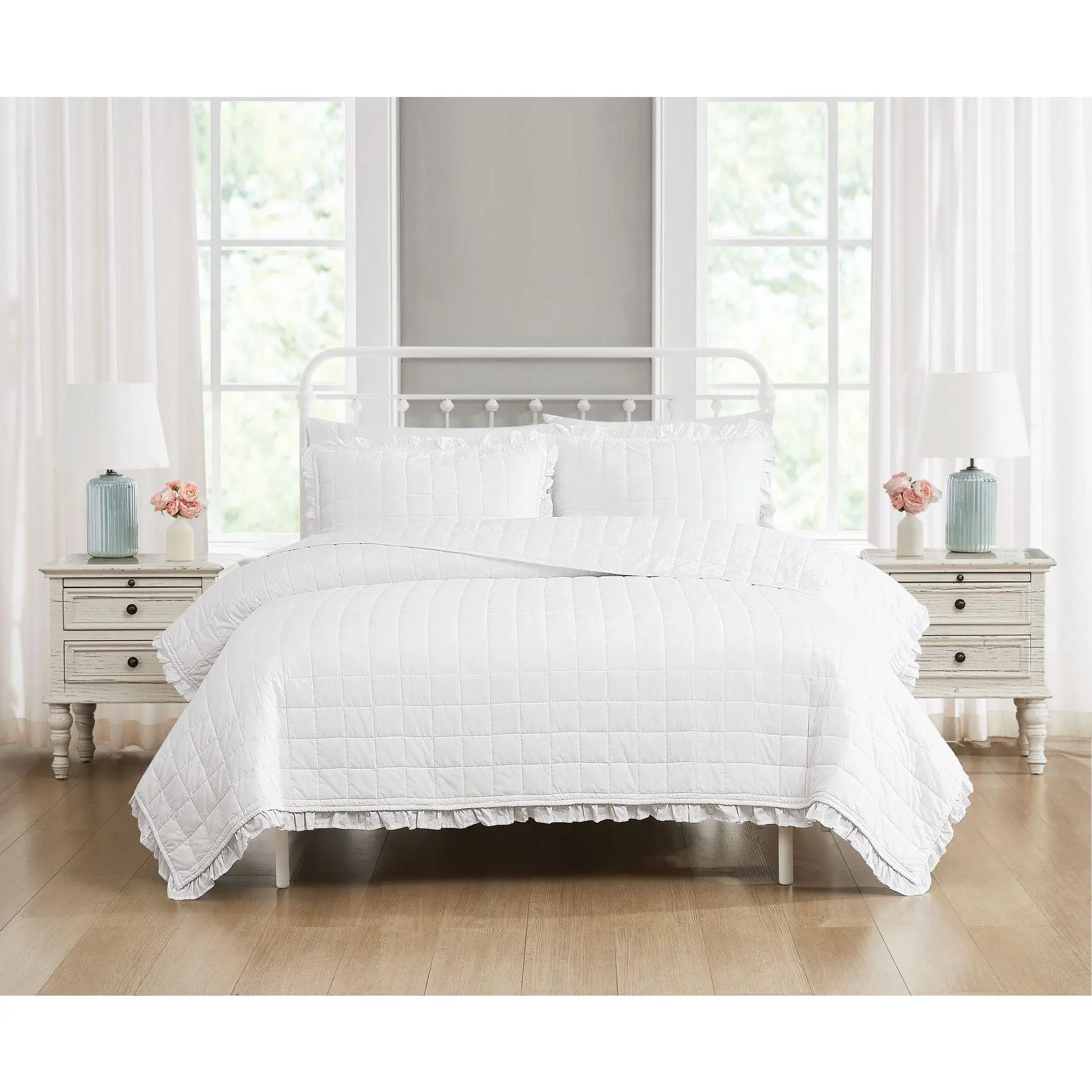 The Farmhouse by Rachel Ashwell Ruffled Full/Queen Quilt Set