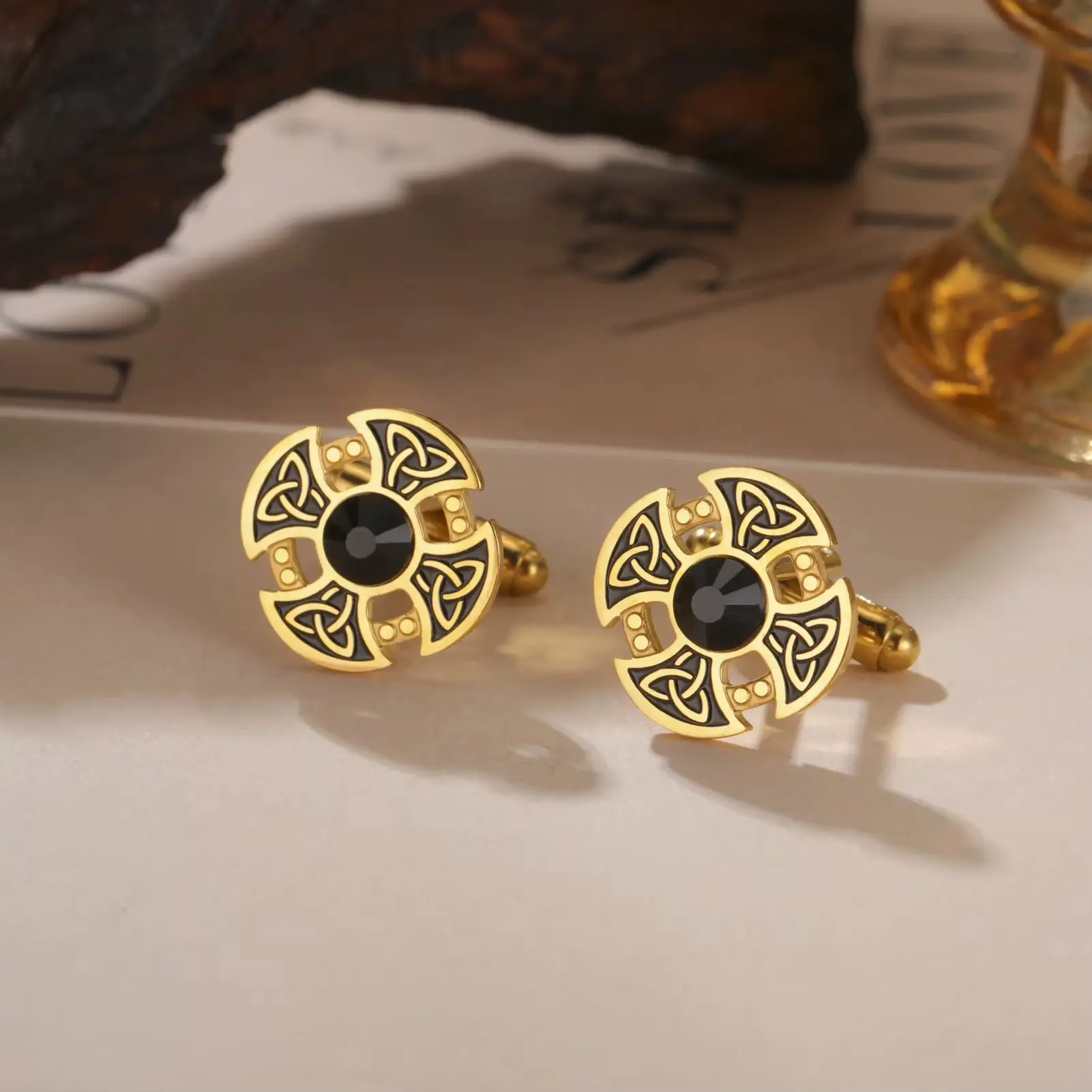 Skyrim 1 Pair Vintage Irish Knot Black Crystal Cufflinks for Men Stainless Steel Cufflink for Suit Amulet Accessories Gift