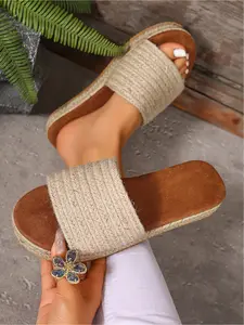 A pair of new large-size women's open-toe woven hemp rope thick-soled slip-on sandals for outdoor wear, stylish, simple, comfortable, lightweight, casual, and fashionable