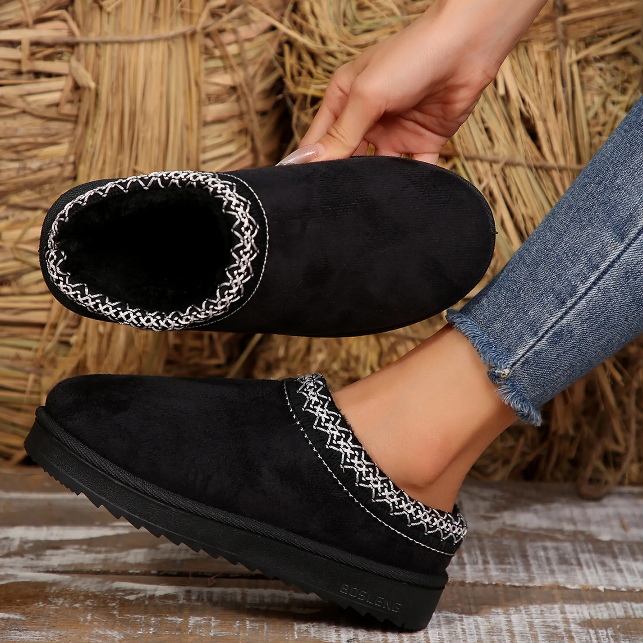 Woman's Fleece Slippers Thick Sole Round Toe Flat Winter Warm Mini Snow Boots Indoor Outdoor Shoes Platform Soft