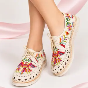 Mexican leather shoe - Handmade Flatform Women's Shoes with Butterfly Pattern & Closed Toe Comfortable Casualtrainers - zapato Tenango blanco - huarache mexicano - huarache de piel