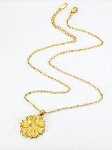 Exquisite Embossed Daisy Necklace Made of Stainless Steel with Anti Allergy and Elegant Temperament, Daily Accessories