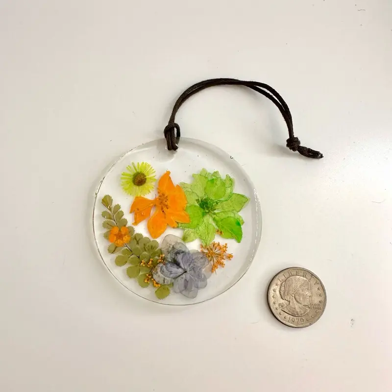 Resin Ornament for Home Decor with Pressed Flowers and Leaves Unique Design for Wall Hanging