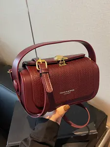 Vintage light luxury exquisite woven pattern small square bag, fashionable personality elegant versatile atmosphere portable shoulder bag, can accommodate personal belongings, suitable for commuting, shopping, and socializing, Handbag Shoulder Bag