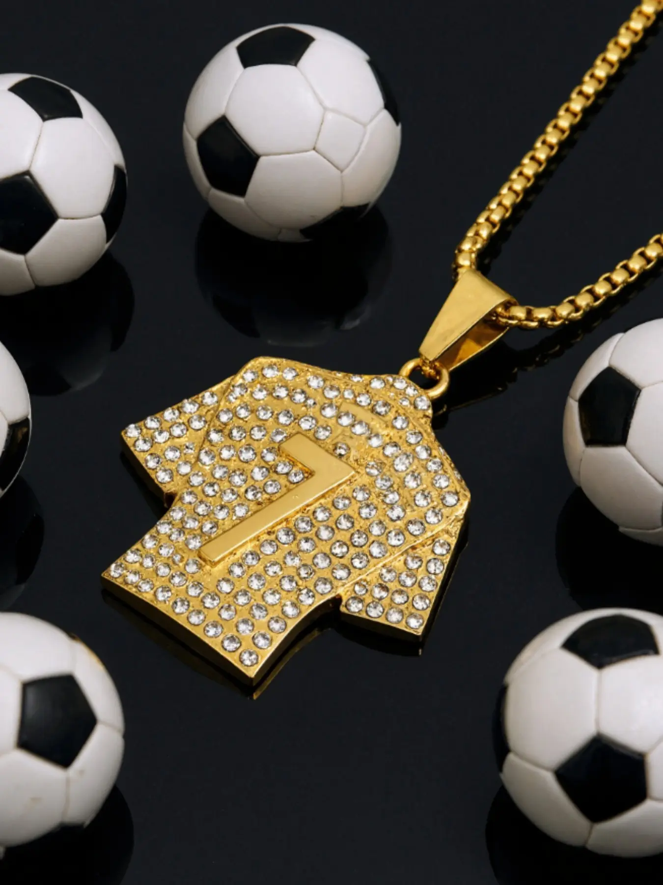 New Hip Hop Jewelry, Titanium Steel Gold Plated Diamond C Ronaldo 7 Jersey Pendant Necklace, Fashion Accessory for Men and Women, Trendy Jewelry