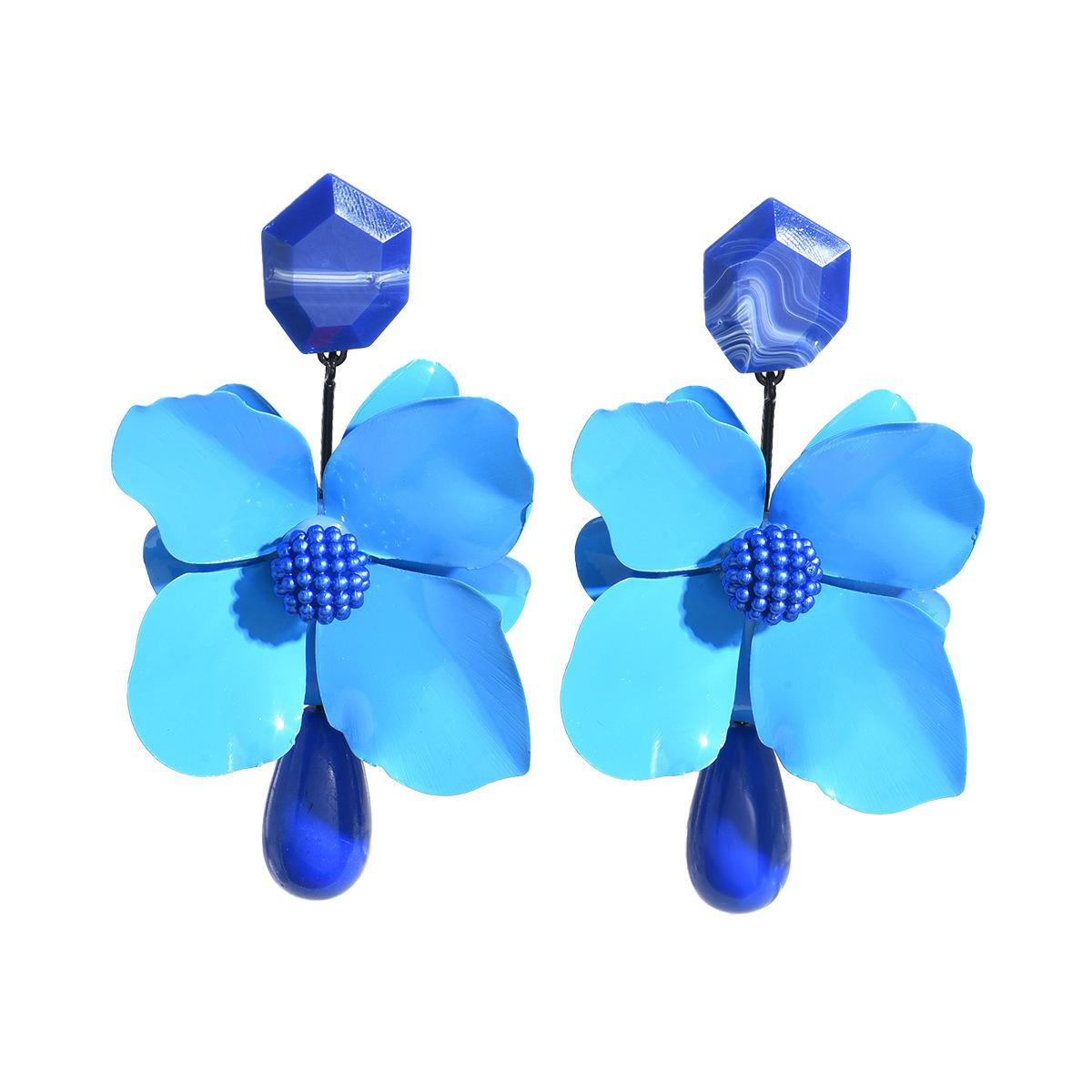 Unique European and American style women's floral earrings, fashionable niche floral resin design, hip-hop studs, versatile earrings