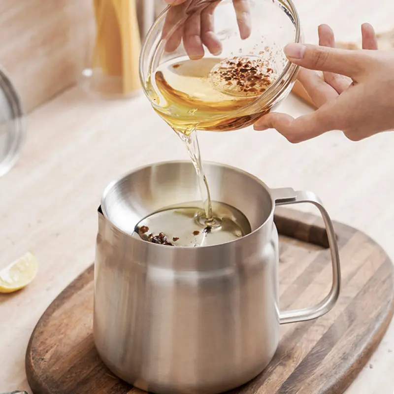 304 Stainless Steel Oil Filter Pot Oil Separator Cup Oil Filter Pot Mini Fryer Kitchen Oil Residue Filter Pot Oil Storage Pot