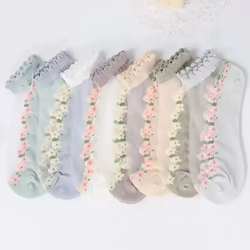 7 pairs of soft lace floral-pattemn socksbreathable and sweat-wicking, comfortable solelow-cut outdoor socks, one size.