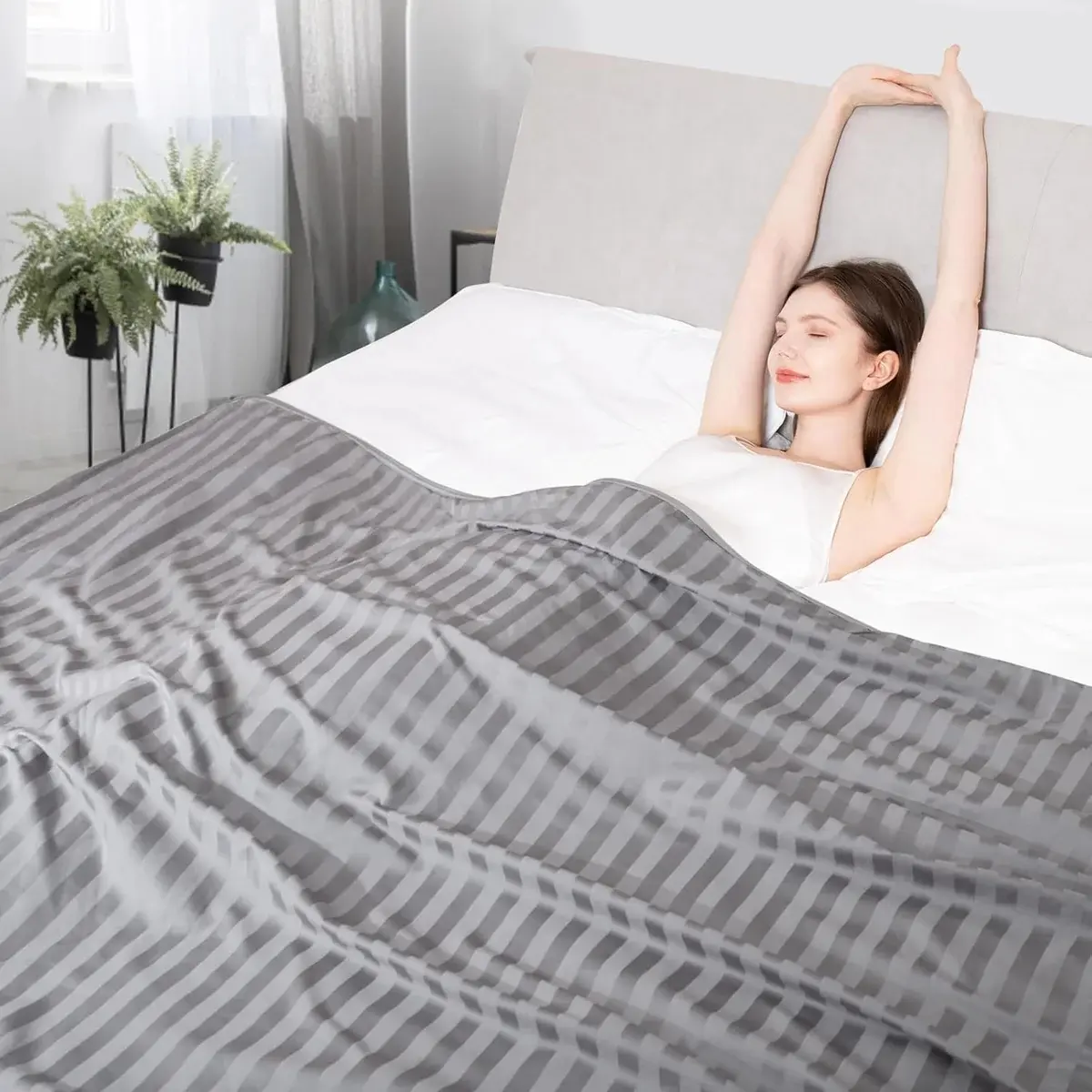 Arc-Chill 3.0 Tech Cooling Blanket for Hot Sleepers, Summer Cold Throw with Japanese Arc-Chill Technology, Cooling Fibers, Moisture Absorption, Reduces Skin Temperature by 2-5°C, Hypo-Allergenic, Machine-Washable