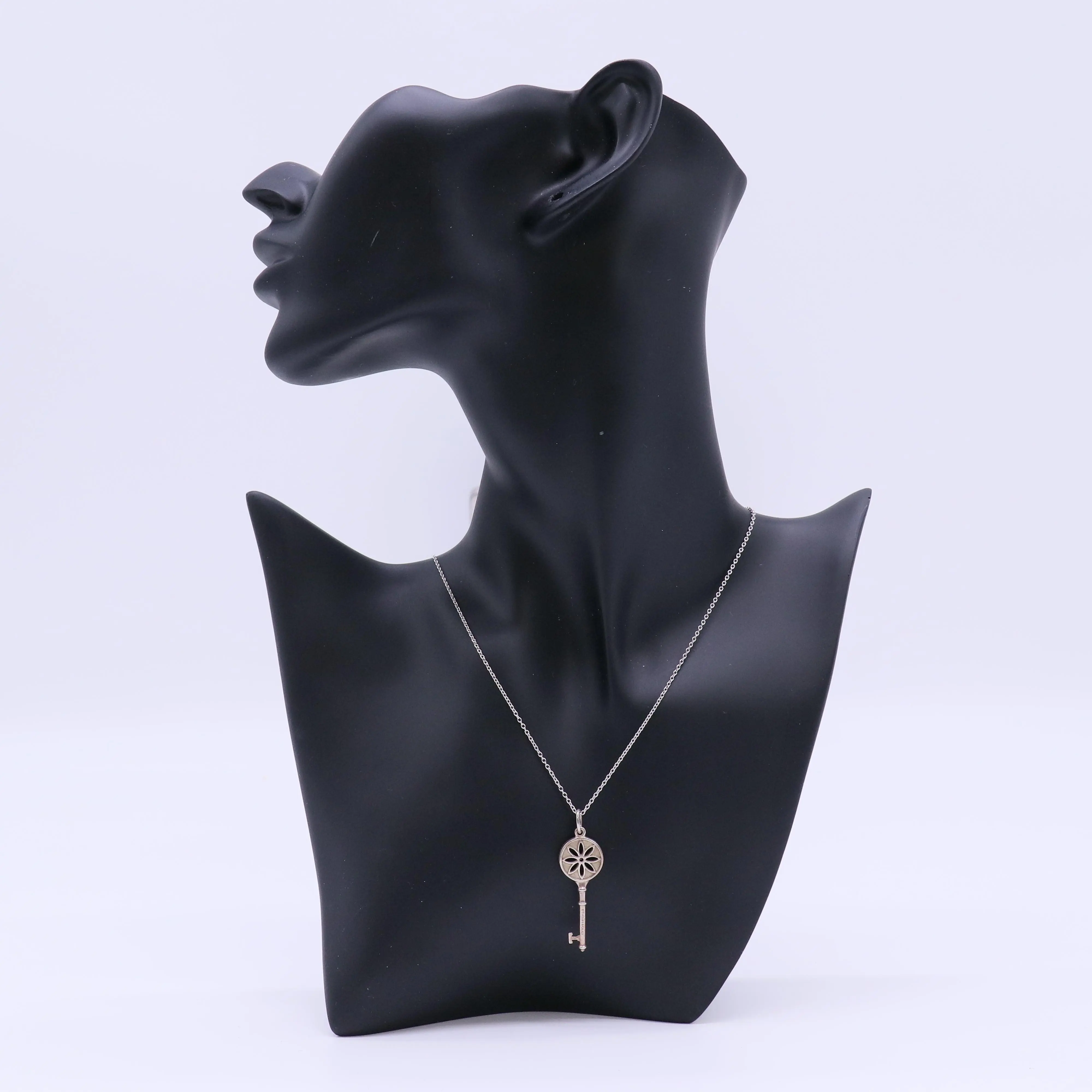 Pre-owned Tiffany & Co. Daisy Key Pendant Necklace W22123