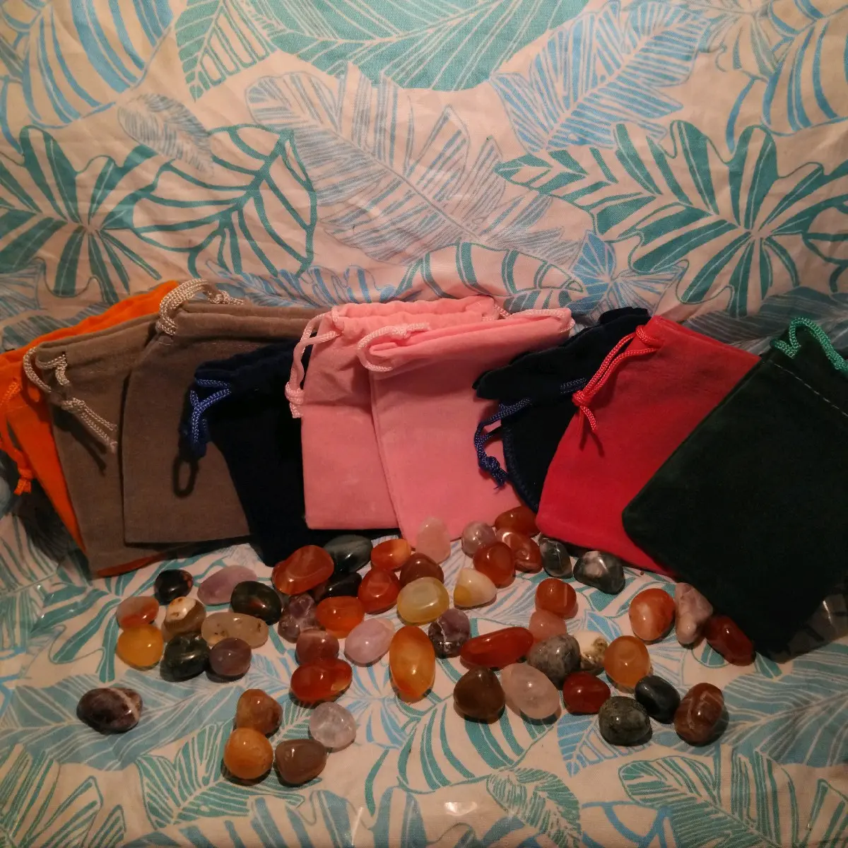 Velvet bag with 5 crystals - TikTok Shop