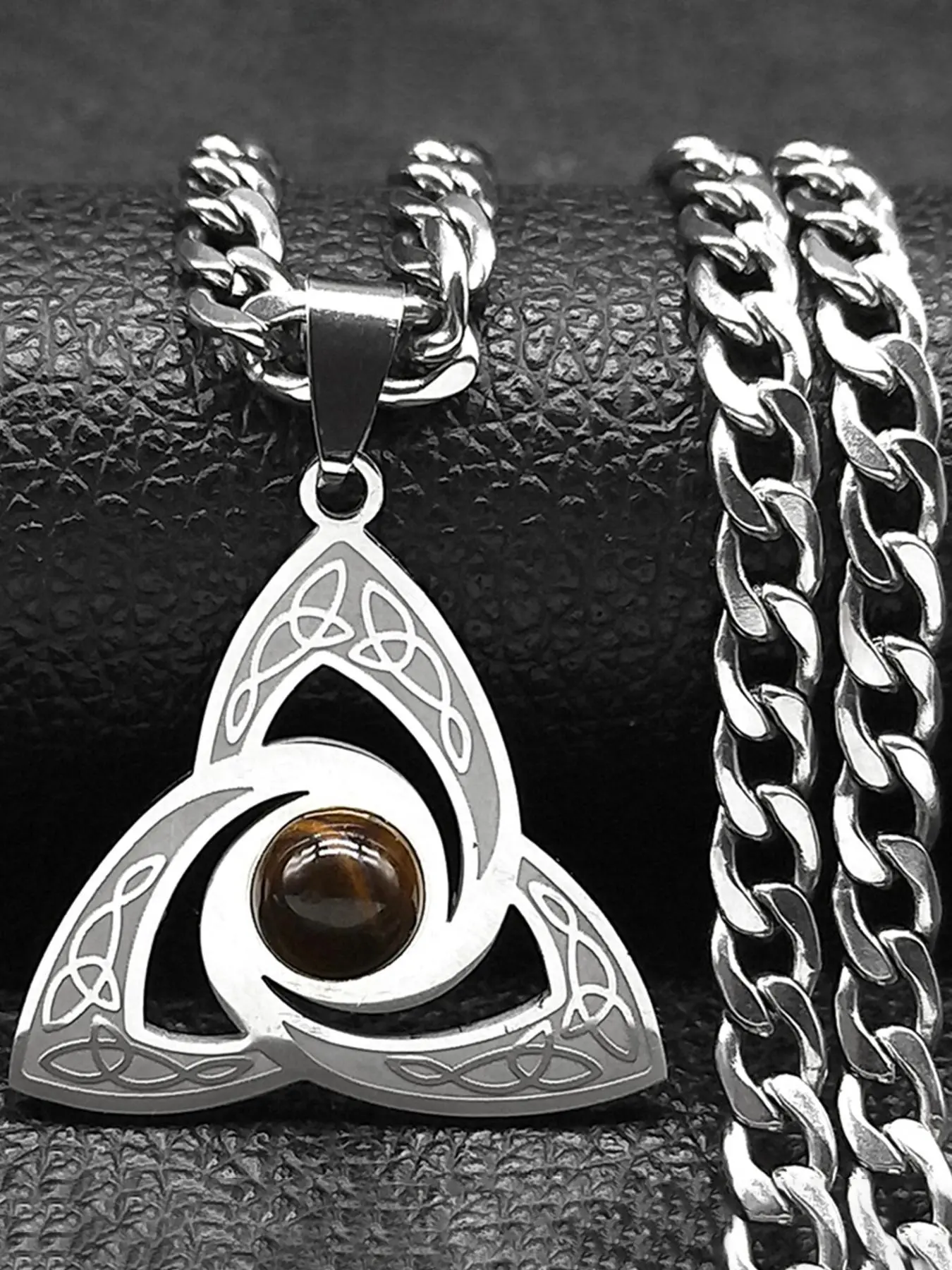 Vintage Irish Trinity Celtic Knot Tiger Eyes Triple Moon Goddess Spiritual Pendant Design Tigers Eye Necklace for Men Women Stainless Steel Amulet Witch Knots Necklaces Necklace Gift