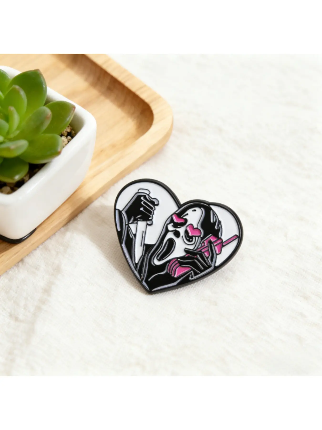 Ghostface Heart Enamel Pin - Horror Romance & Scream Movie Fan Brooch Pins Men Accessories Fashion Accessory