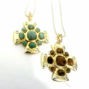 Maite Jewelry                                                       Pendant CRUZ GRIEGA                                                           BROWN ,verde,azul, rosa vieja                               Material:Gold Filled