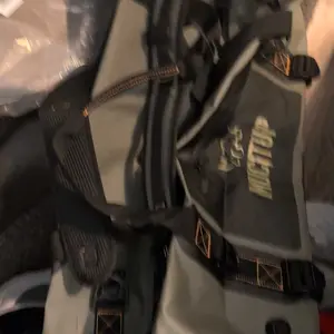 MUCITUP MUCSAC 60L/40L Waterproof Duffle Bag with Backpack Straps Air-Tight Heavy Duty 500D PVC Tarpaulin Double-Stitched Seams Bleeder Valve