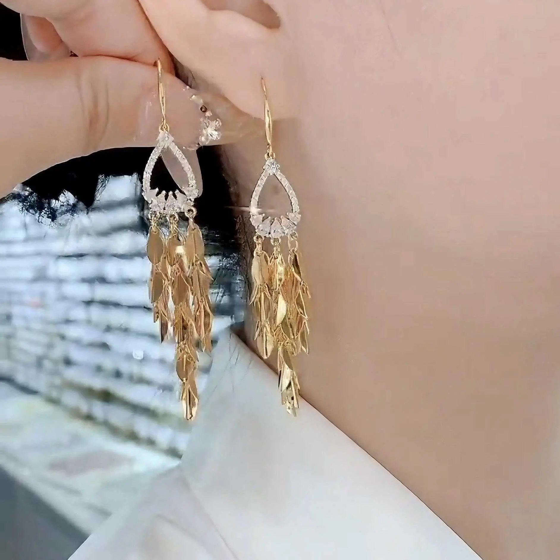 Leaf Sequin Tassel Earrings European American Style Bold Distinctive Stud Earrings Fashionable Premium-Look Ear Jewelry for Women HNAK53