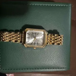 Oasis-Luxury Ladies Fashion Quartz Watch Simple Scale Square Quality Gold Plated Women Watches Business,Gift box & Adjuster-Valentine's Day gifts