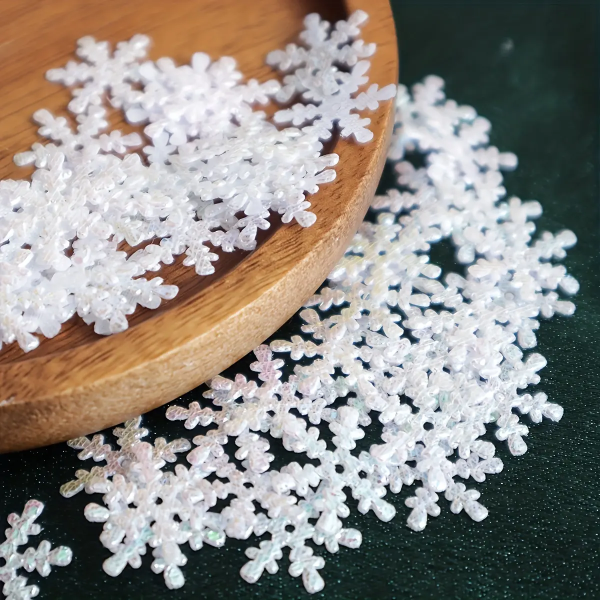 300 Plastic Snowflake Home Decor Ornaments - No Power, No Feathers, Holiday Table Decor for Party Use, Christmas