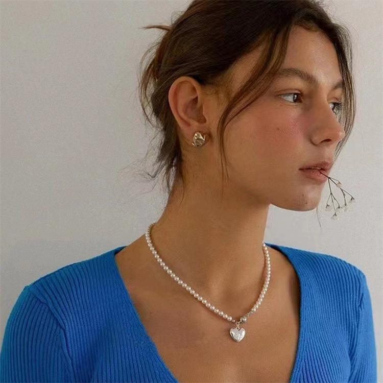 Trendy INS Heart Pendant Luxury Clavicle Necklace, Minimalist High-Grade Jewelry, Pearl Magnetic Clasp 3D Love Heart Necklace