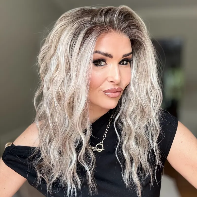 AISOM Mila Buttercream Blonde Water Wave Free Part Glueless Lace Front Wig with Scandinavian Hairline Low Density 16 Inches Brown Highlight Blonde Synthetic Lace Wig