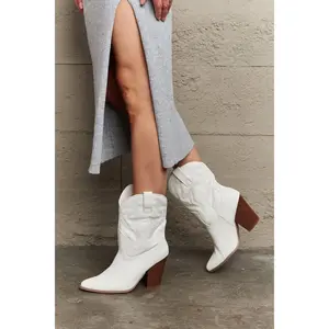 SHORT WHITE COWBOY BOOTS