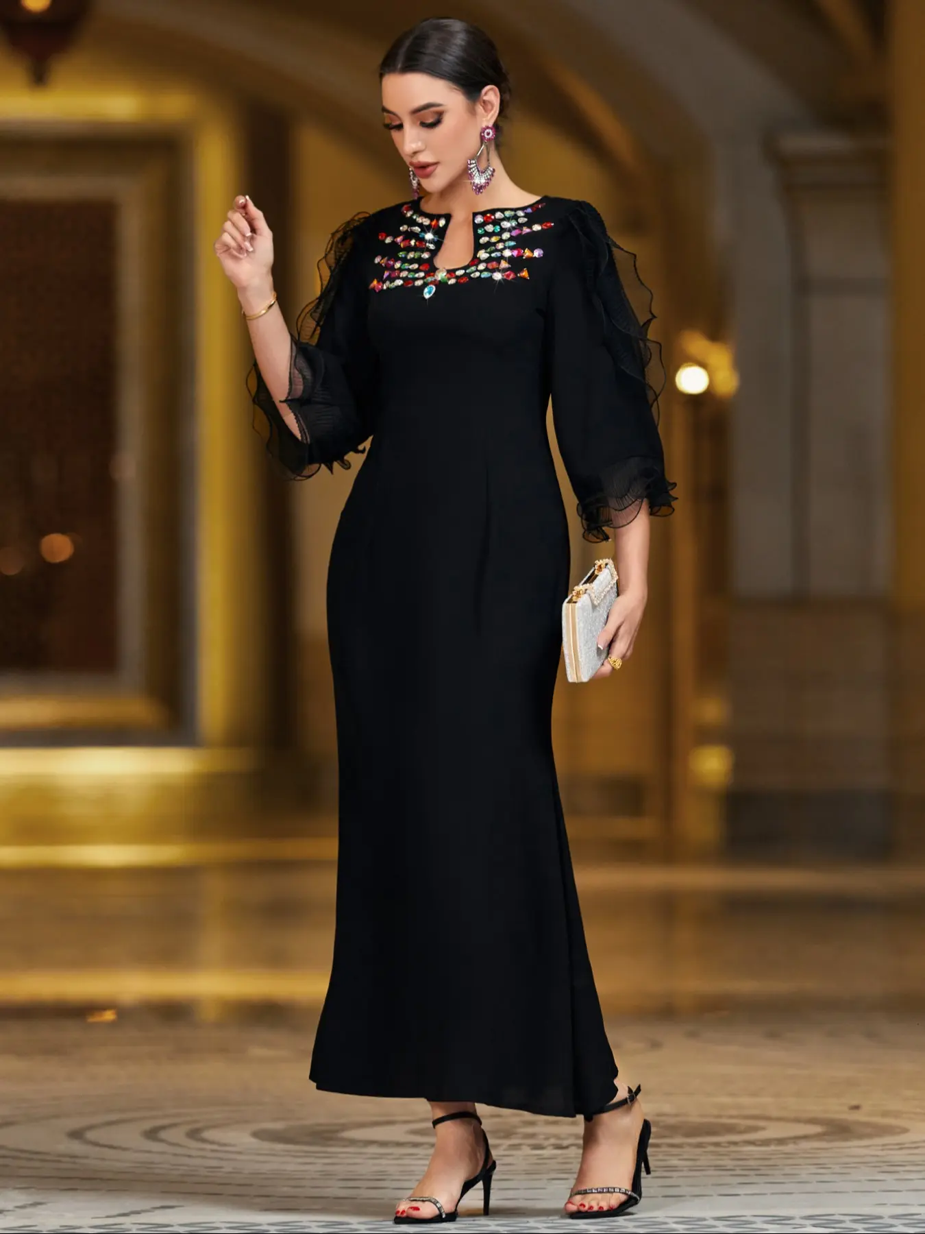 Luxurious Evening Dress Abaya Women with Gemstone Decoration, Long Sleeves, Fitted, Perfect for Ramadan Festivals, Stylish, Formal and Elegant Gown for Special Occasions