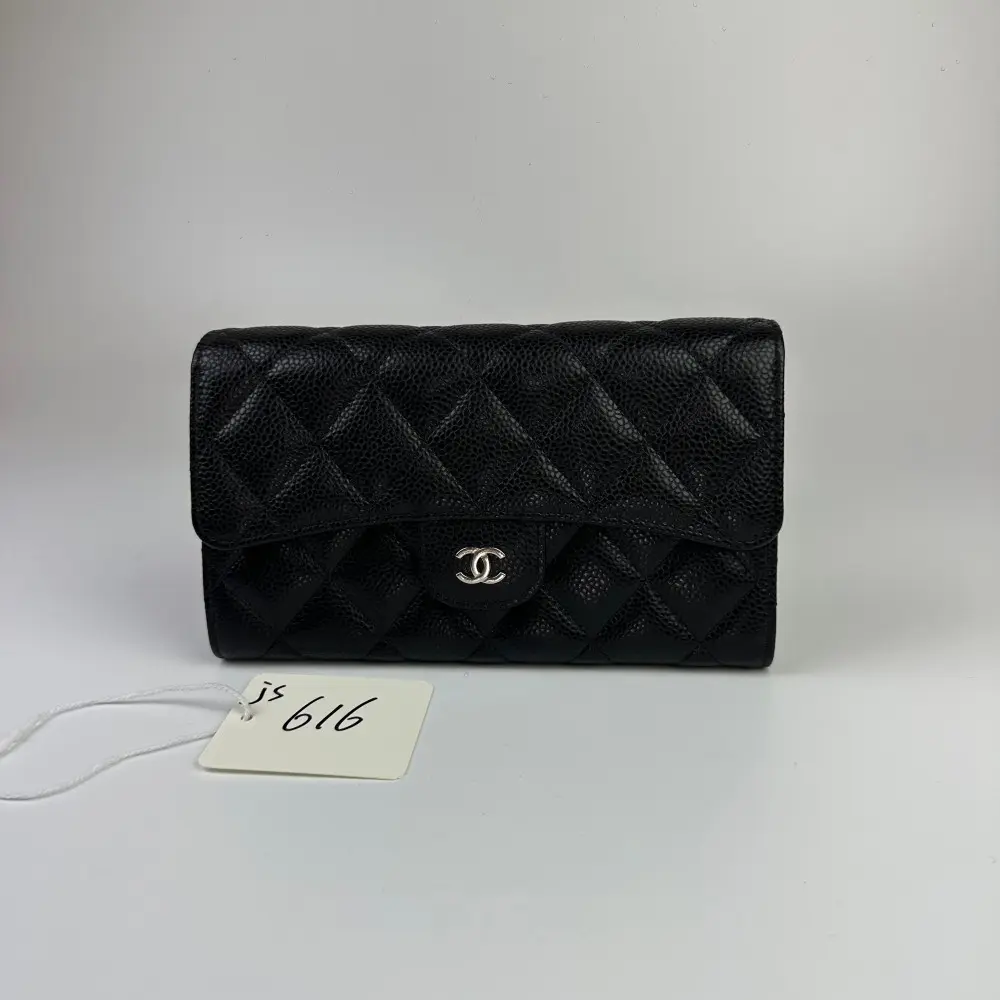 Pre-owned CHANEL Classic Flap Caviar Leather Long Wallet【616】