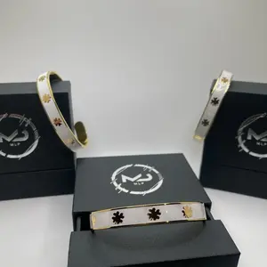 Clover Bracelet In White/Gold