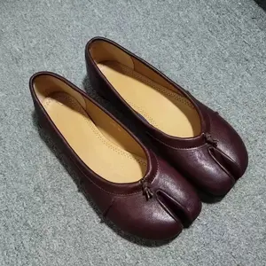 Aesthetic Split Toe Tabi Shoes, Minimalist Black Leather Flats for Street Style Outfits  Must Have  Soft Leather Flatform Women Girl Chef Casual Footwear