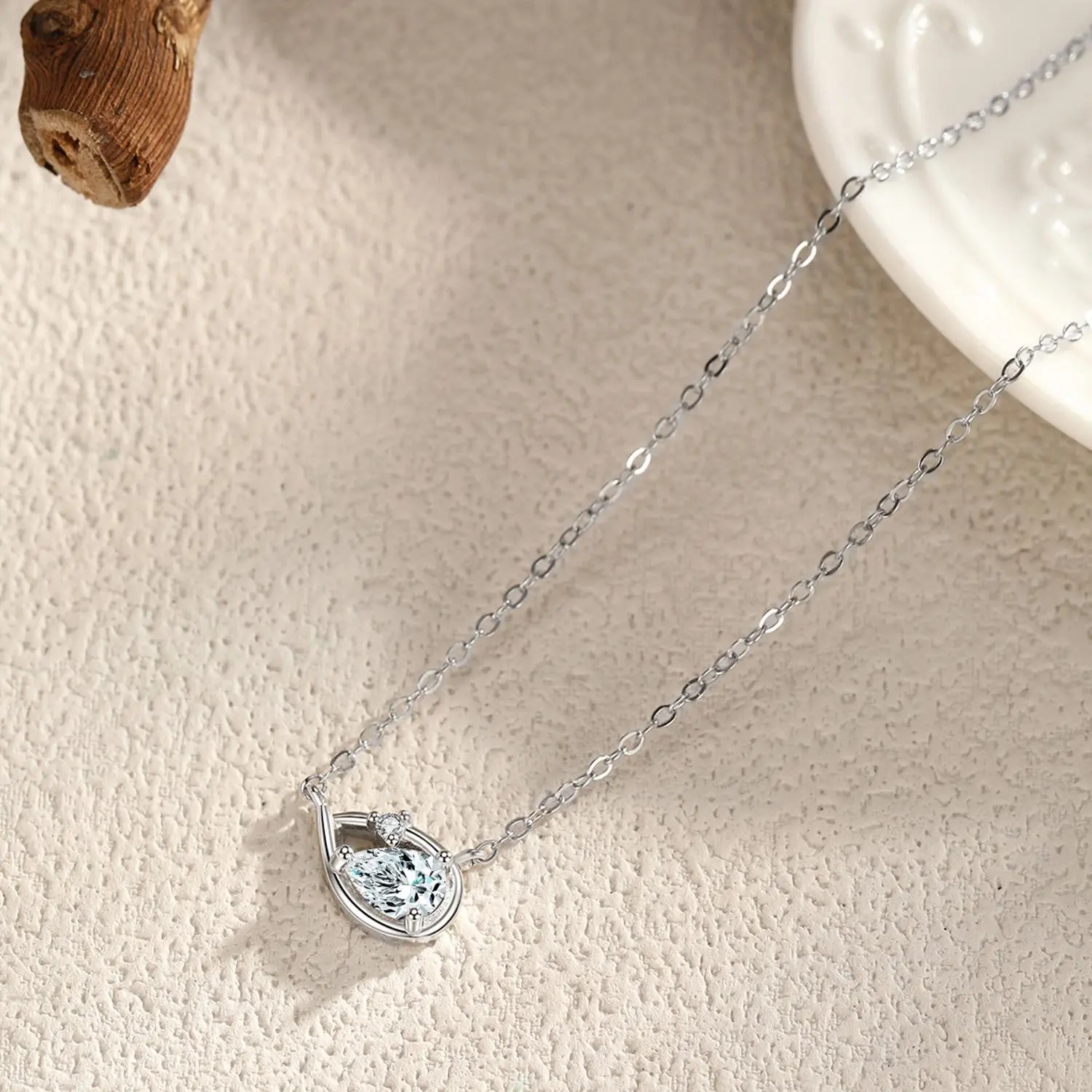 QUEENDO S925 Silver Pear-Cut Crystal Teardrop Pendant Necklace, Dainty Adjustable Link Chain, Minimalist Unisex Drop Jewelry, Elegant Daily-Party Gift