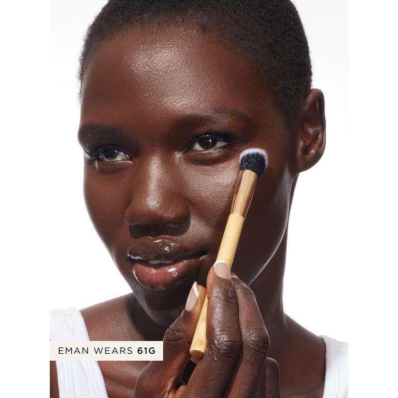 concealer paw brush - angled for seamless application Dual-Sided concealer paw brush - angled for seamless application Dual-Sided