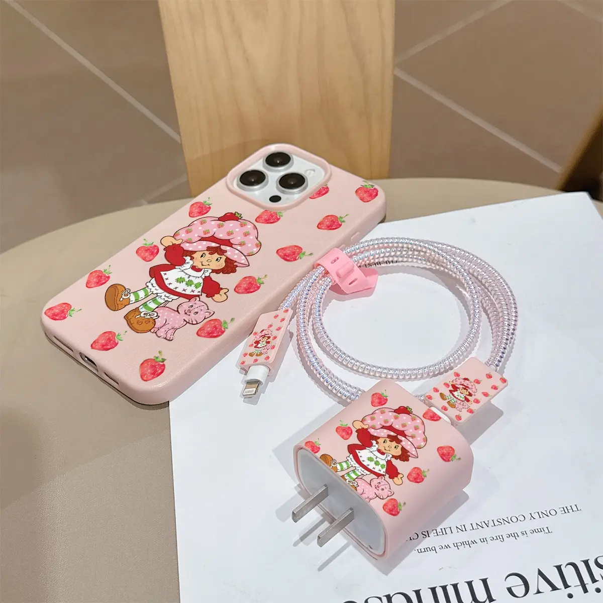 6 Piece Set Strawberry Shockproof Phone Case, TPU Smartphone Casing, Charger Head Cover, Cable Protector, Storage Rope, Data Line Protection, Accessories, Shockproof Cellphone Accessory, Fits iPhone 6/7/8/x/11/12/13/14/15 Pro Max