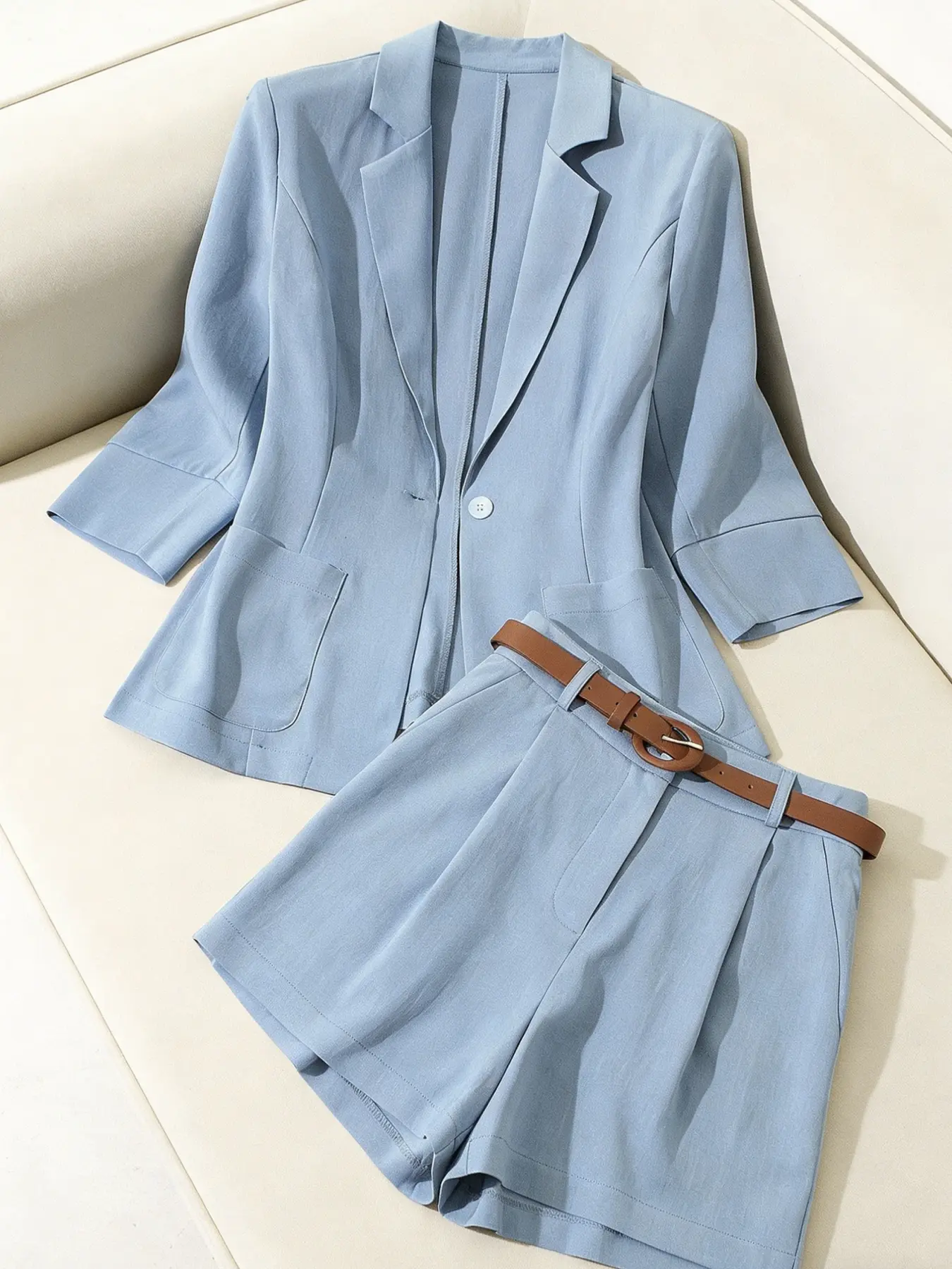 Two piece set of women's casual and fashionable summer suit Two pieces outfits Matching suit shorts set, waist cinched mini suit Jacket+shorts two-piece temperament commuting set, suitable for all seasons, suitable for home, indoor, outdoor wear