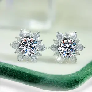 Fashionable women's earrings with luxurious style inlaid with synthetic zircon earrings, ideal for parties, banquets, Ramadan, and seasonal gift jewelry