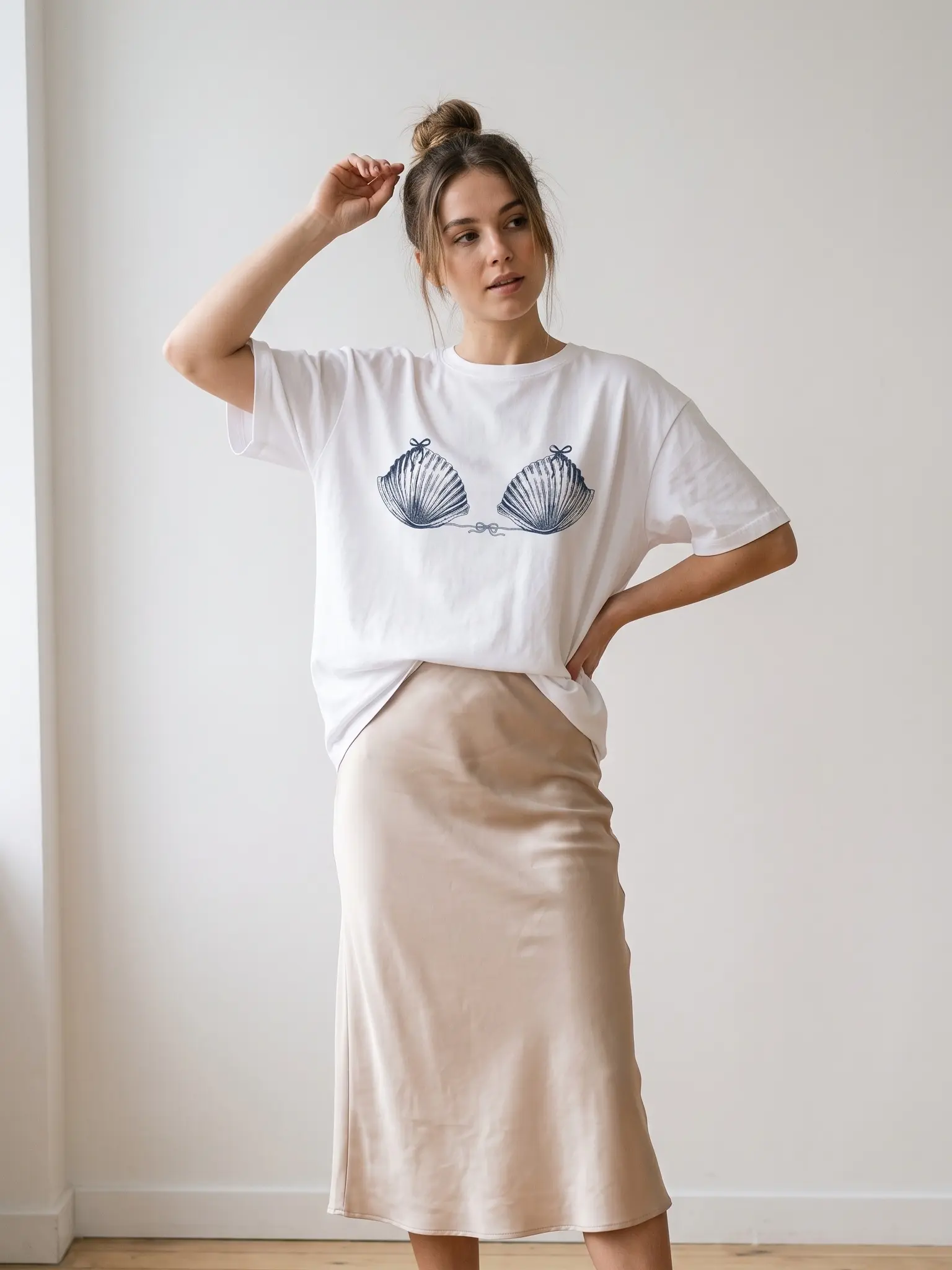 Seashell T‑Shirt – Sweatshirt – Hoodie | Minimalist Beach Humor Graphic Top | Ocean‑Inspired Shell Design | Funny Summer Vacation Outfit | Playful Coastal Gift for Women