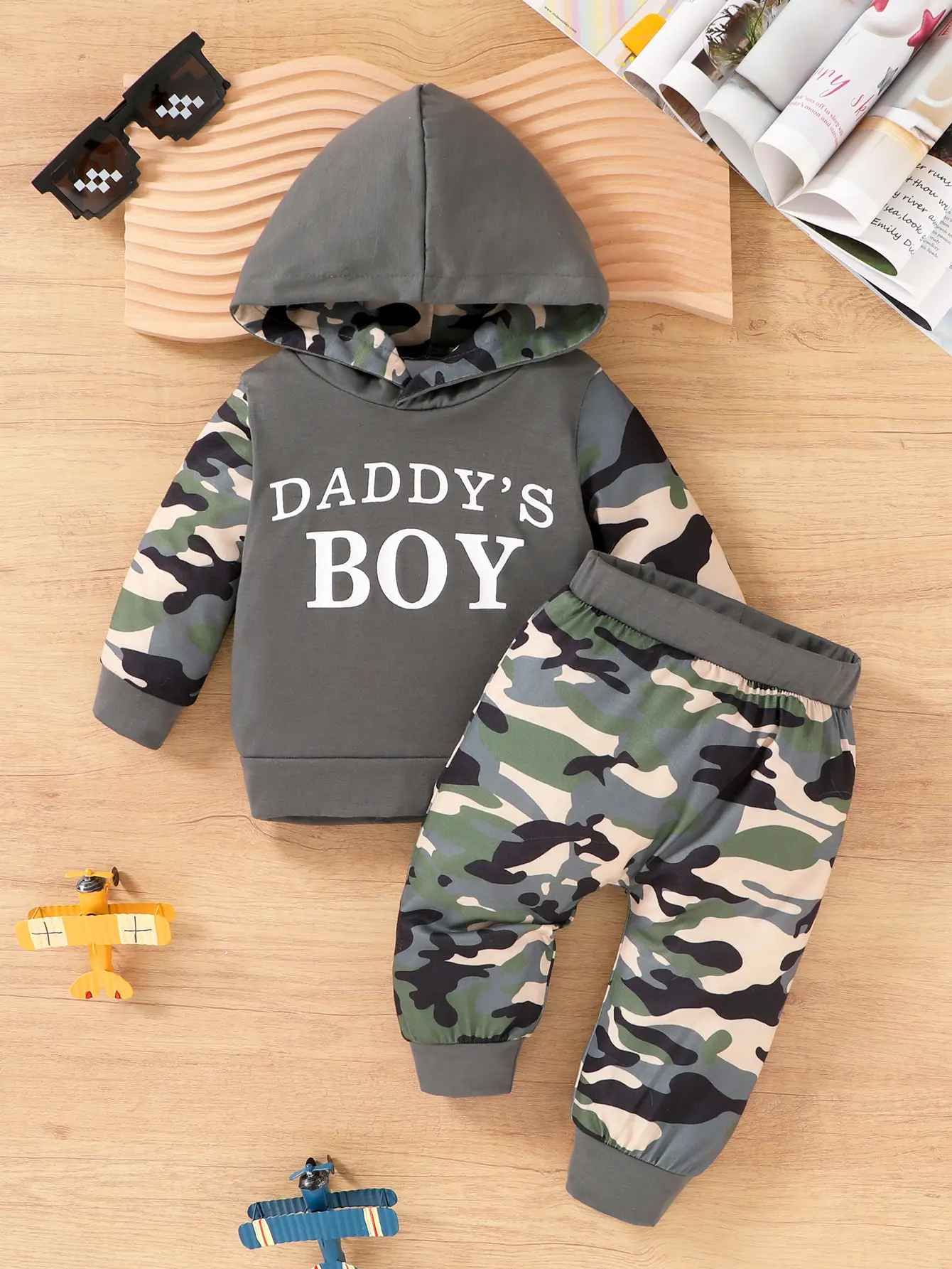 2-piece Set Of Soft, Comfortable And Cute Baby Boys With Letter Print Splicing Camouflage Print Hooded Top And Camouflage Print Contrasting Pants Set Suitable For Casual Daily Vacation Parties