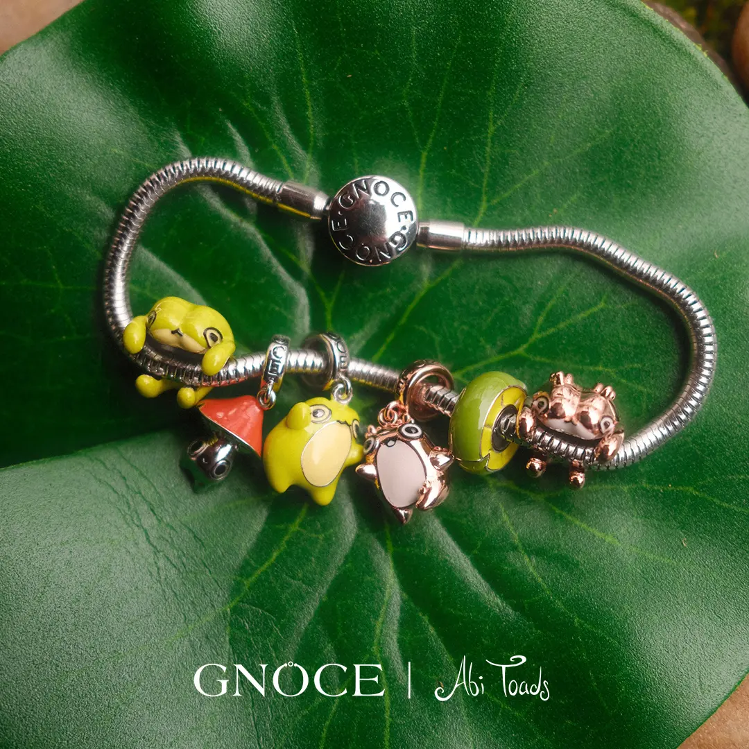 GNOCE 925 Sterling Silver Frog Hug Charm, Whimsical Handcrafted Abi Toads Design, Fits Necklaces and Bracelets, 1-Year Warranty, Premium Materials for Jewelry Lovers, Charm Fitting, 10.9Mm, Unisex, 2.5 G